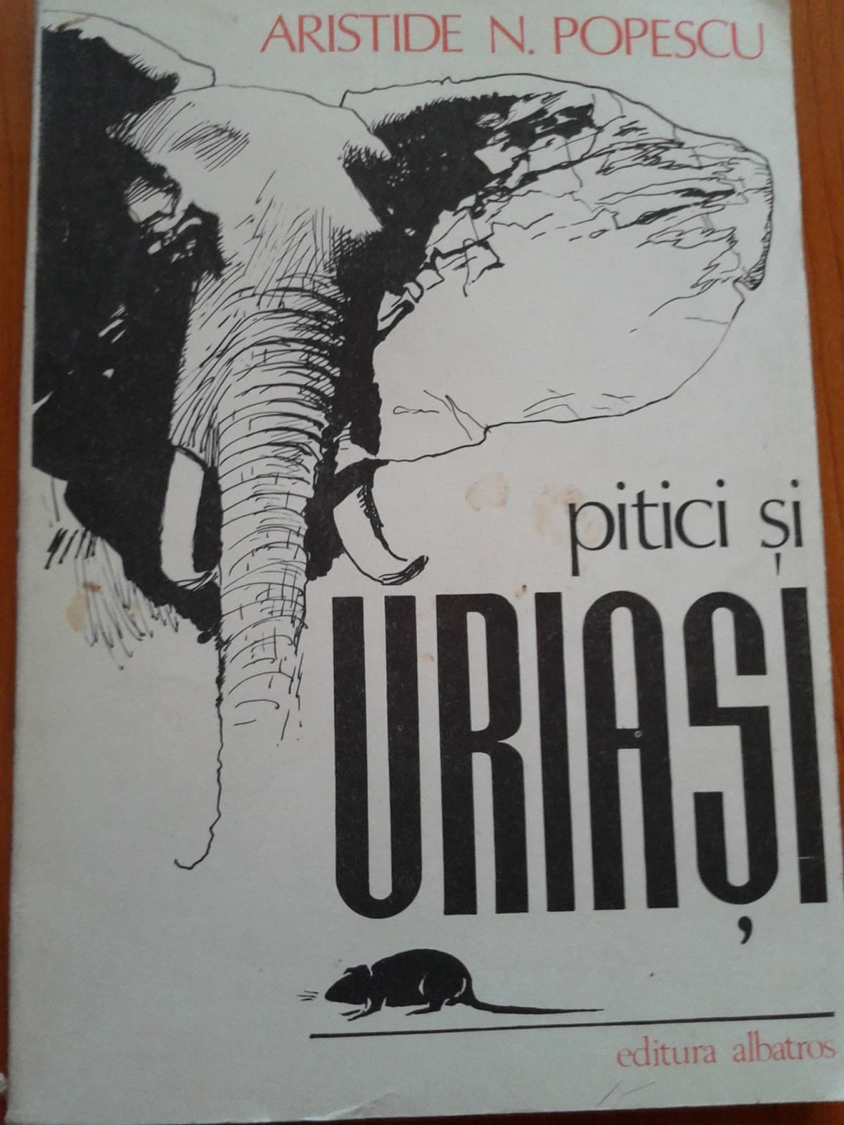 PITICI SI URIASI