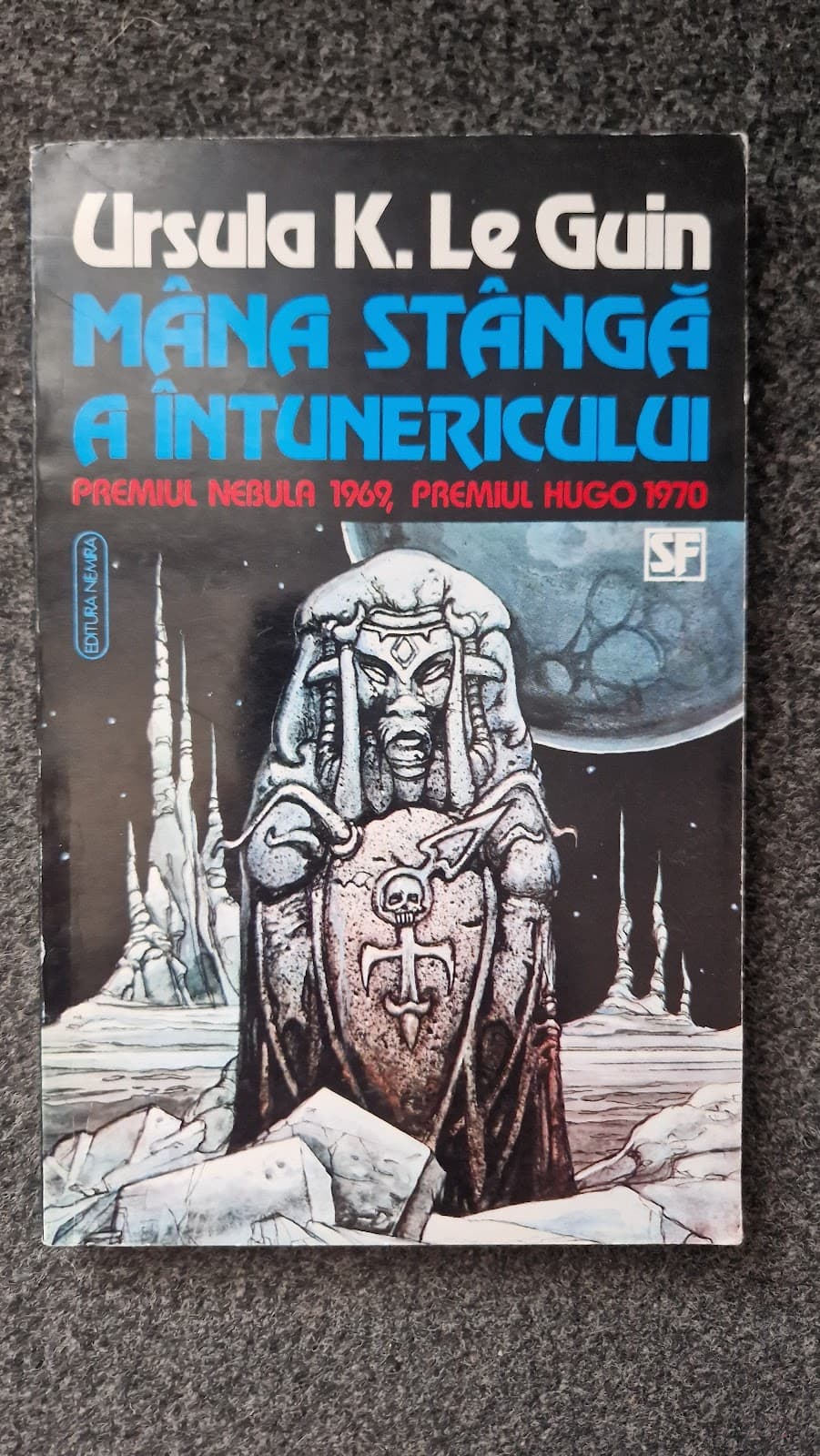 MANA STANGA A INTUNERICULUI